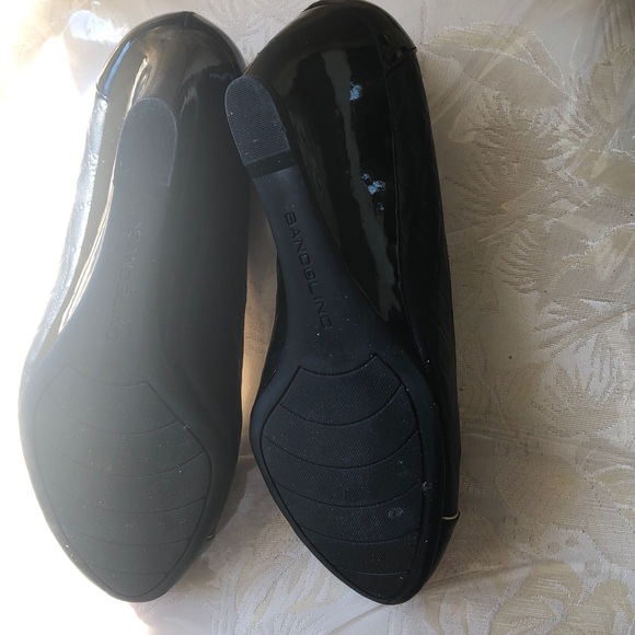 Bandolino Black Patent Leather Heels - Picture 3 of 4